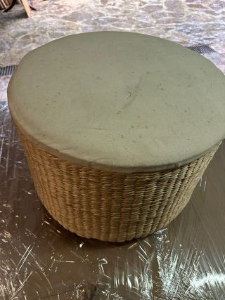 Mesita auxiliar mimbre y tela