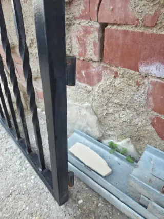 Puerta de seguridad metálica
