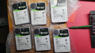 Disco Duro Seagate Exos X16 16TB SATA