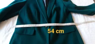 Abrigo corto verde (regalo el sombrero)