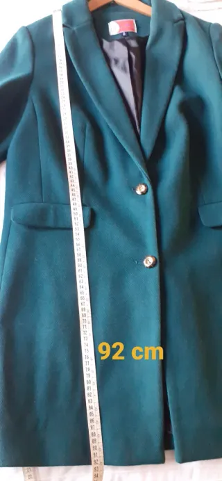 Abrigo corto verde (regalo el sombrero)