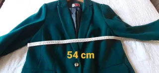 Abrigo corto verde (regalo el sombrero)