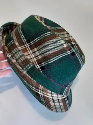 Abrigo corto verde (regalo el sombrero)