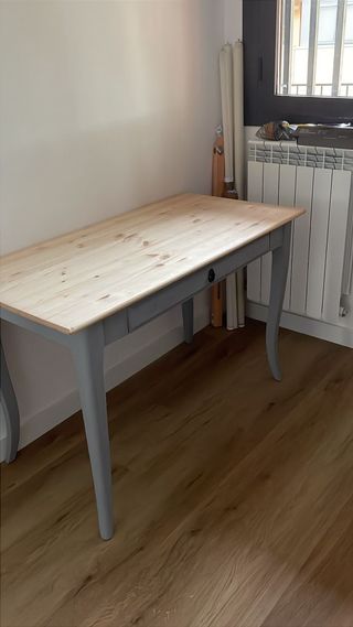 Mesa de estudio restaurada madera
