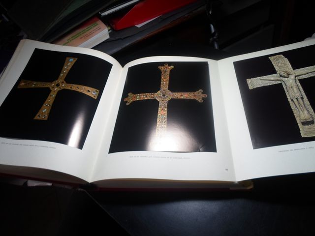 SALDO-Livro Tesouros da Espanha - Skira-GRANDE TAMANHO