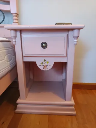 Cama individual +mesita de madera+ colchón+somier