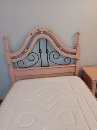 Cama individual +mesita de madera+ colchón+somier