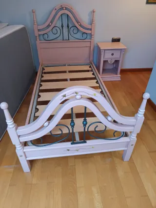 Cama individual +mesita de madera+ colchón+somier