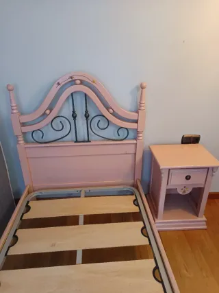 Cama individual +mesita de madera+ colchón+somier