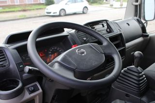 NISSAN NT400 CABSTAR BASCULANTE MUY NUEVA