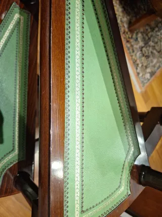 Escalera biblioteca caracol madera y cuero verde