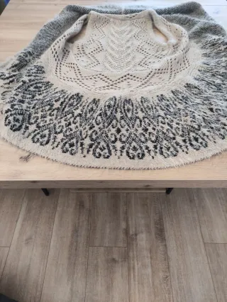 Chaleco de punto beige y negro