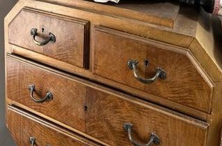 Cómoda antigua de madera