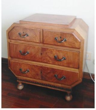 Cómoda antigua de madera