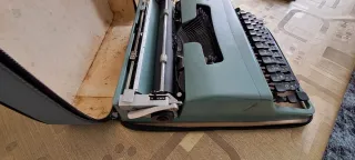 Máquina de escribir Olivetti Lettera 22