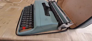 Máquina de escribir Olivetti Lettera 22