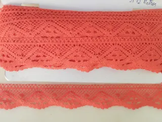 Punta de encaje color coral