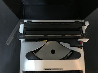 Máquina de escribir Olivetti Lettera 12, sin Usar
