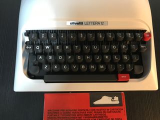 Máquina de escribir Olivetti Lettera 12, sin Usar