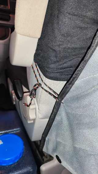 Zapatero/organizador de tela marca Thule.