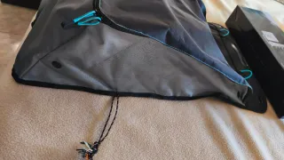 Zapatero/organizador de tela marca Thule.