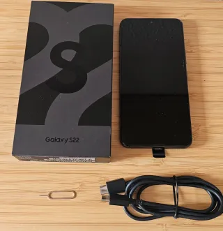 Samsung Galaxy S22 256GB + 16 Carcasas