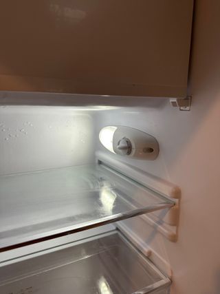 Nevera pequeña retro blanca