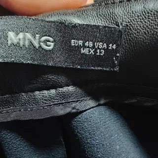 Pantalón efecto piel Mango talla 46