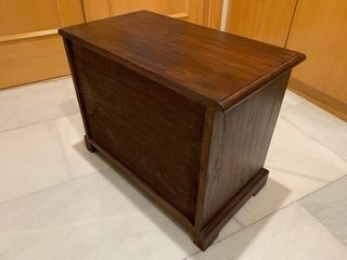 Mueble pequeño de madera de teca con 6 cajones
