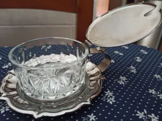 Formaggera in vetro e acciaio con coperchio