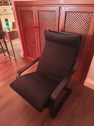 Sillón negro chapa roble. Modelo  Poang