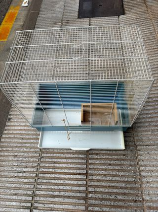 Jaula para mascotas azul y blanca