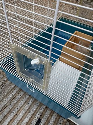 Jaula para mascotas azul y blanca