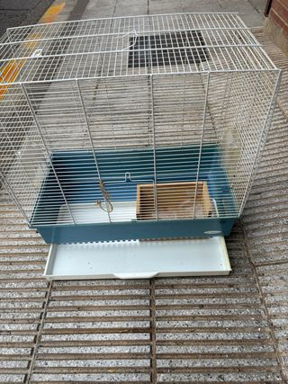 Jaula para mascotas azul y blanca