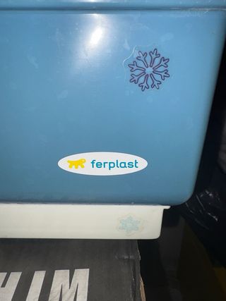 Jaula para mascotas azul y blanca