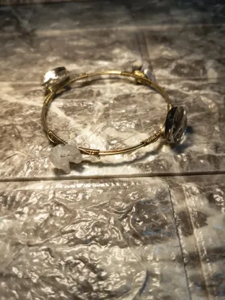 Bracciale con gemme grezze