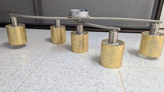 Lámpara 5 focos dorados y plateados