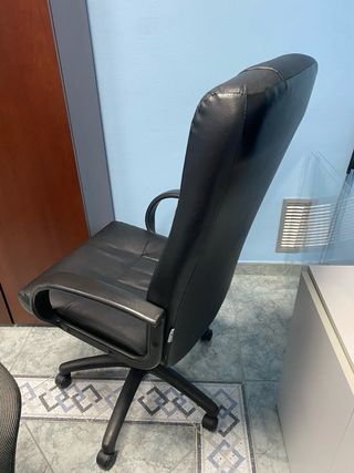 Silla de oficina ergonómica negra