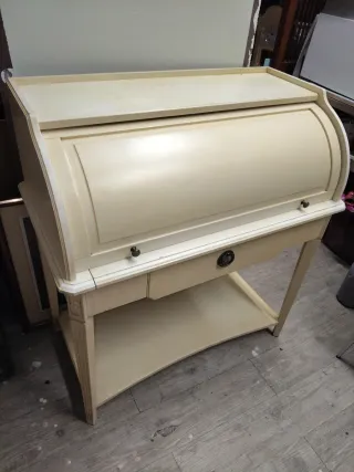 Escritorio antiguo de madera