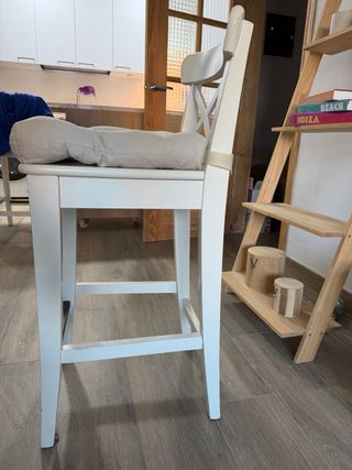 2 Taburetes altos blancos