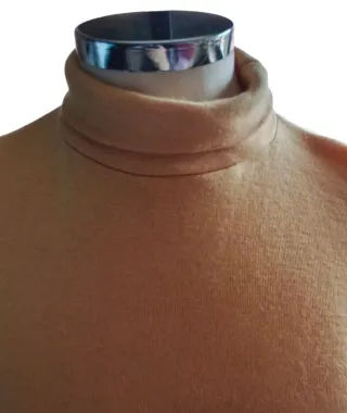 Camiseta cuello vuelto naranja