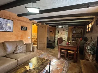 Sofá de piel marrón