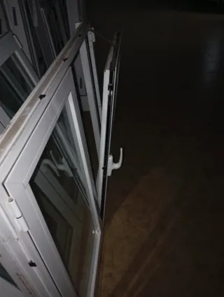 Ventanas blancas de aluminio