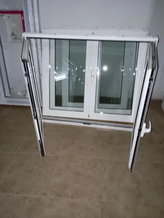 Ventanas blancas de aluminio