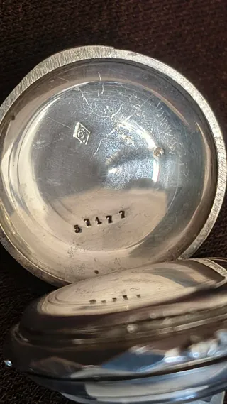 Reloj de bolsillo de plata.