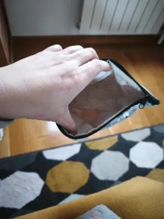 Neceser lentejuelas plateadas y rojas