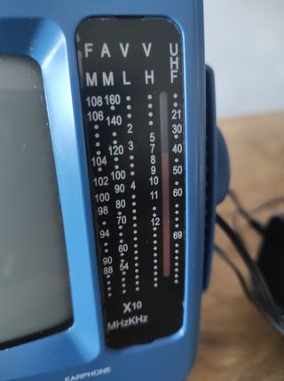 Mini TV y Radio Portátil 5.5