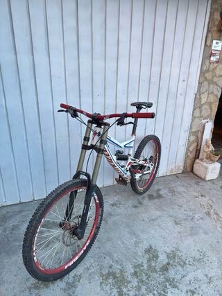 Specialized Status FSR – Bicicleta de Descenso