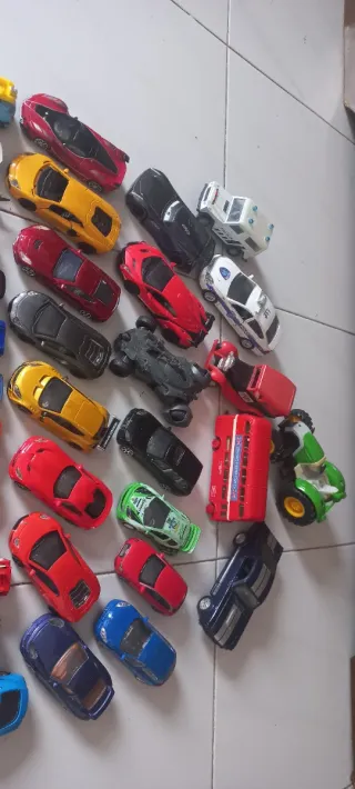 Lote de coches de juguete