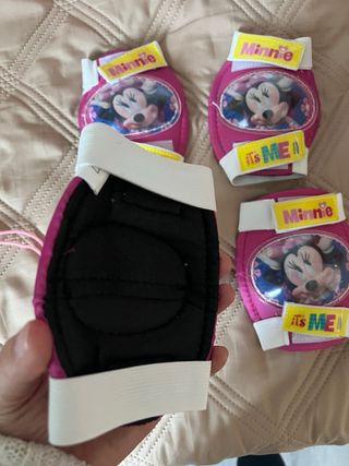 Patines y protecciones Minnie para niña